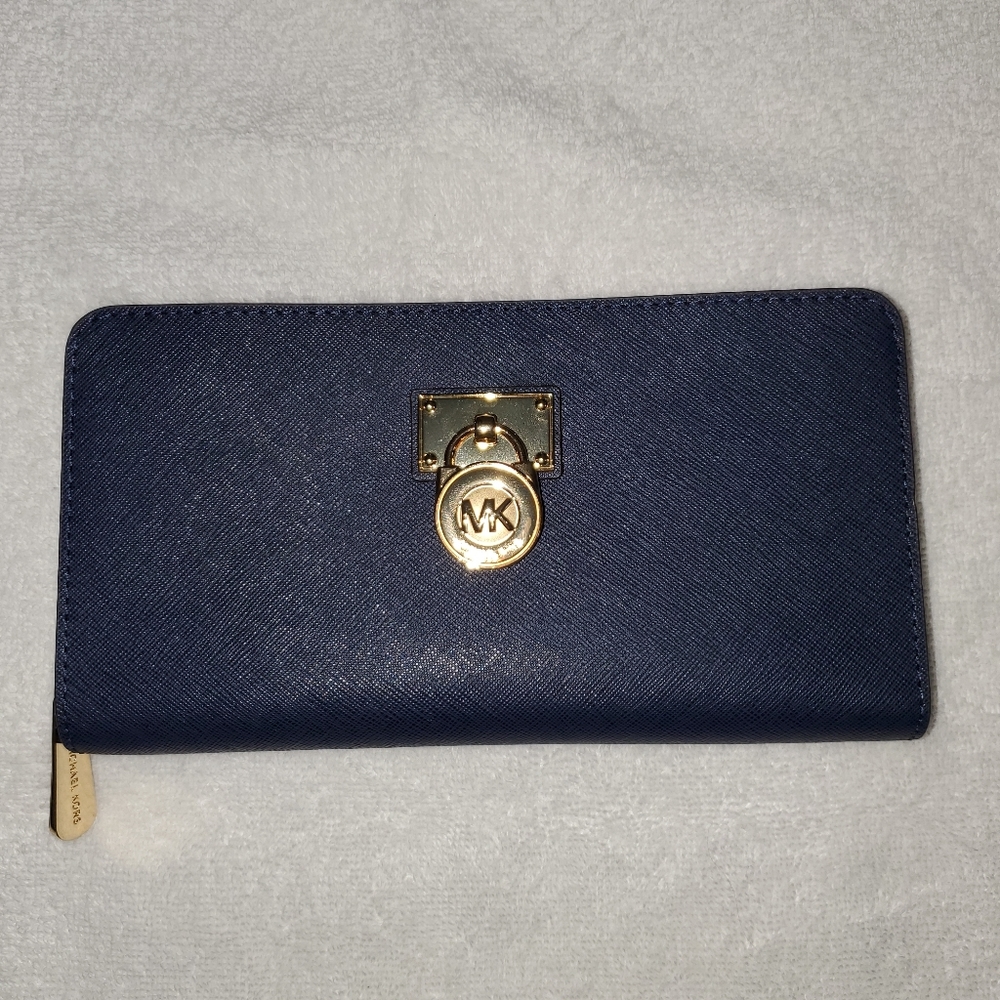 Michael Kors Zippered Wallet